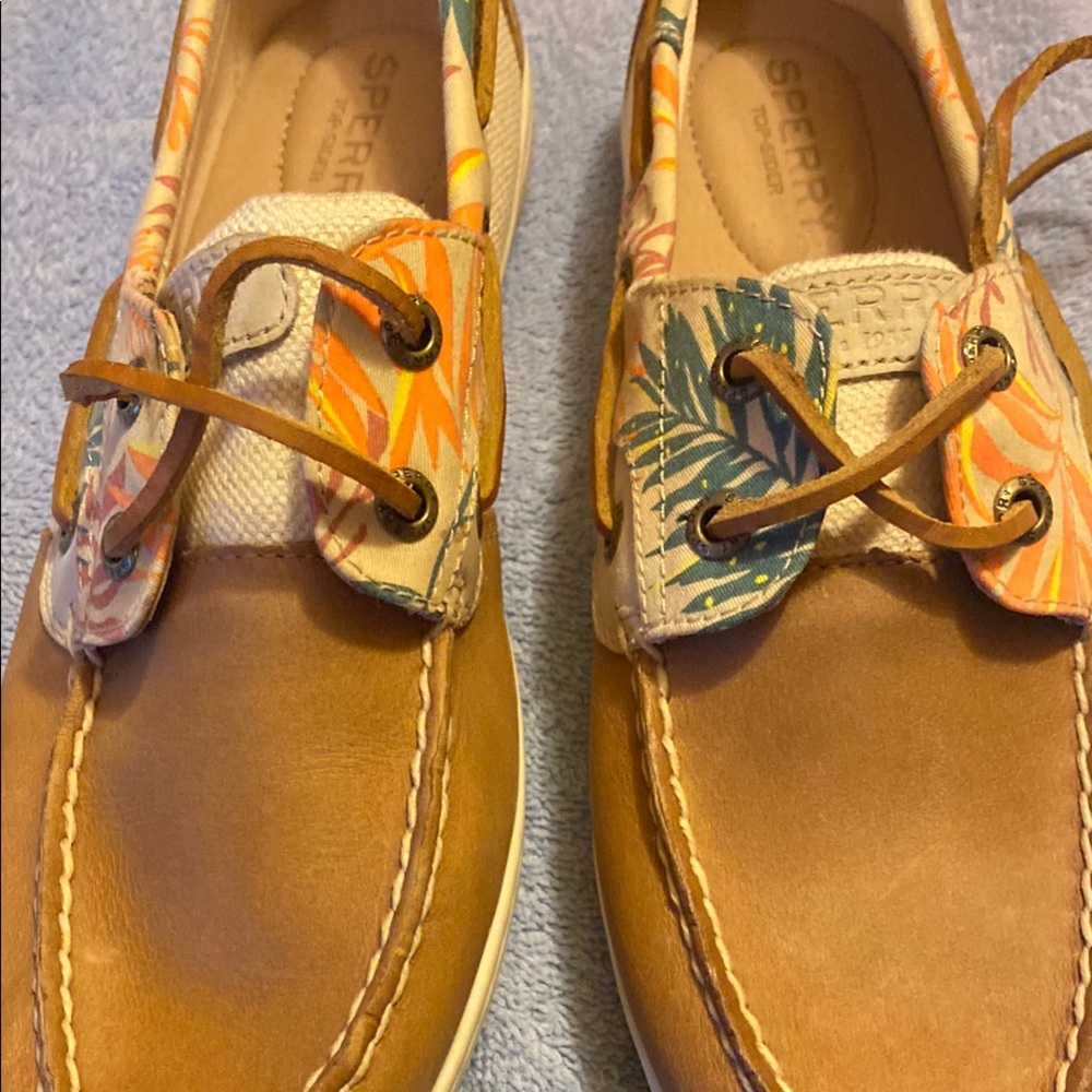 Sperry Women's Tan Flats with Tropical Print